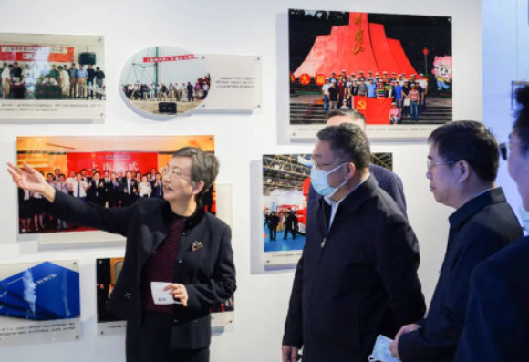 中石化高级副总裁刘宏斌一行益临esball参观考察(图5)